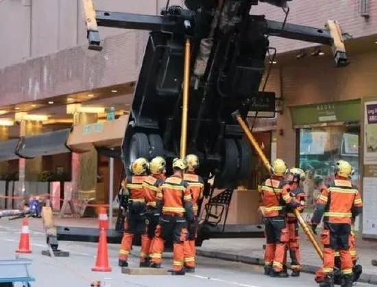 黄渤倪妮新戏在港拍摄发生意外，工作人员回应：正在诊断治疗封面图